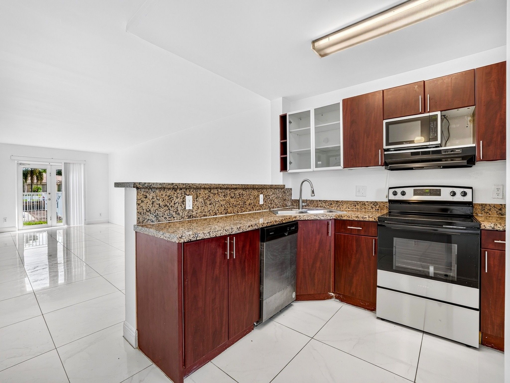  840 Pine Drive, Pompano Beach, FL, 33060 - 物件實景