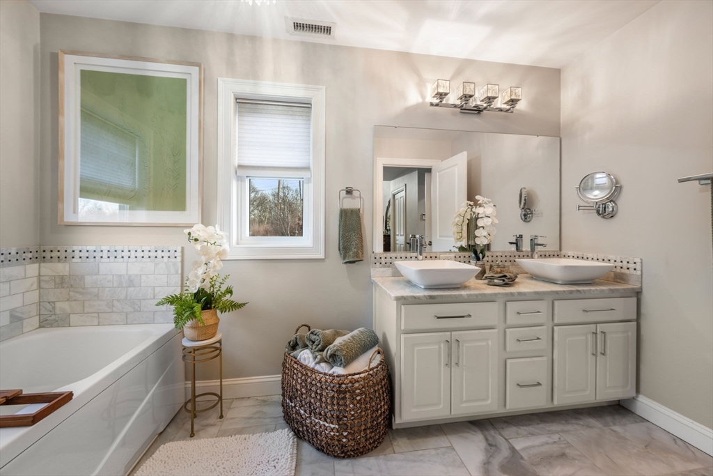 Salem, Massachusetts, 01970, United States, 4 Bedrooms Bedrooms, ,3 BathroomsBathrooms,Residential,For Sale,2002107