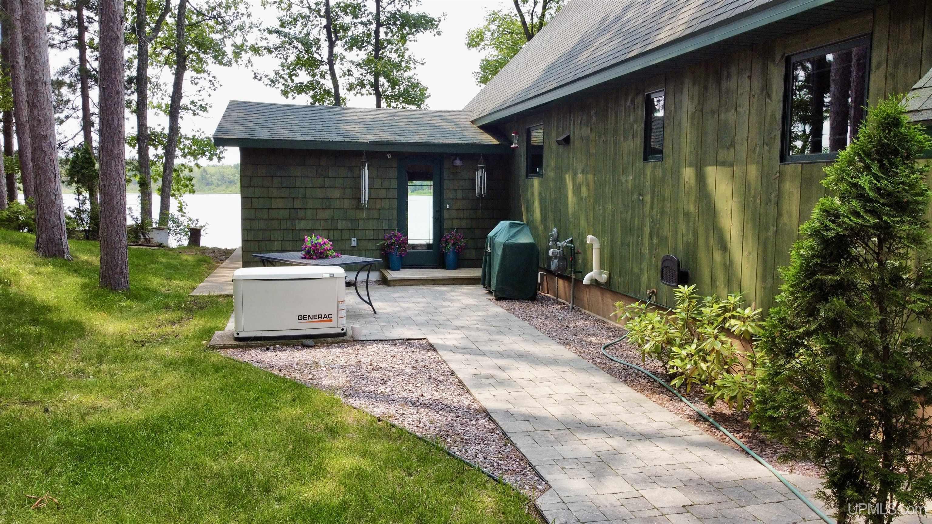 Marquette, Michigan, 49855, United States, 2 Bedrooms Bedrooms, ,4 BathroomsBathrooms,Residential,For Sale,1892873