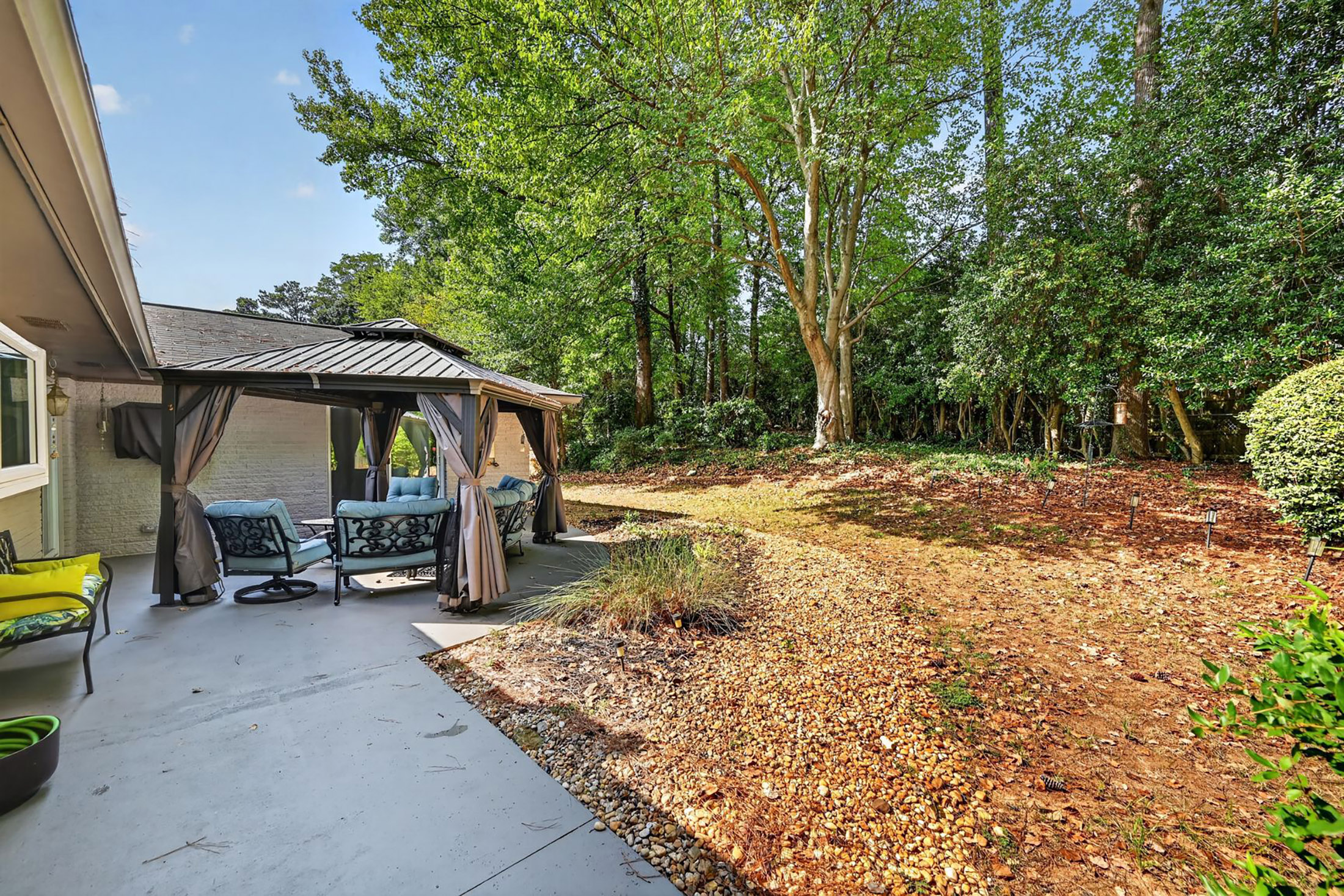  Gorgeous Classic Brick Ranch on Spacious Half Acre Lot - 物件實景