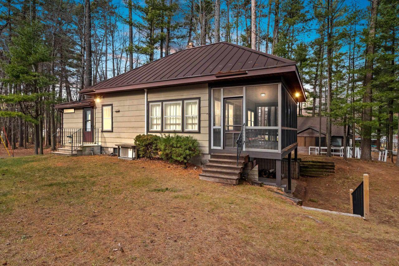 CLINTONVILLE, Wisconsin, 54929, United States, 3 Bedrooms Bedrooms, ,1 BathroomBathrooms,Residential,For Sale,1828359