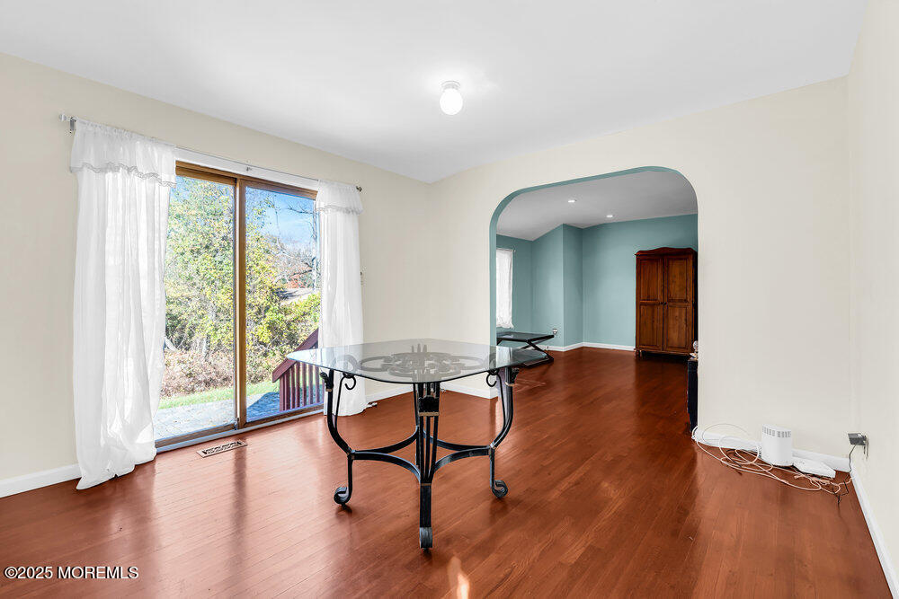 Tinton Falls, New Jersey, 07712, United States, 3 Bedrooms Bedrooms, ,2 BathroomsBathrooms,Residential,For Sale,1987767