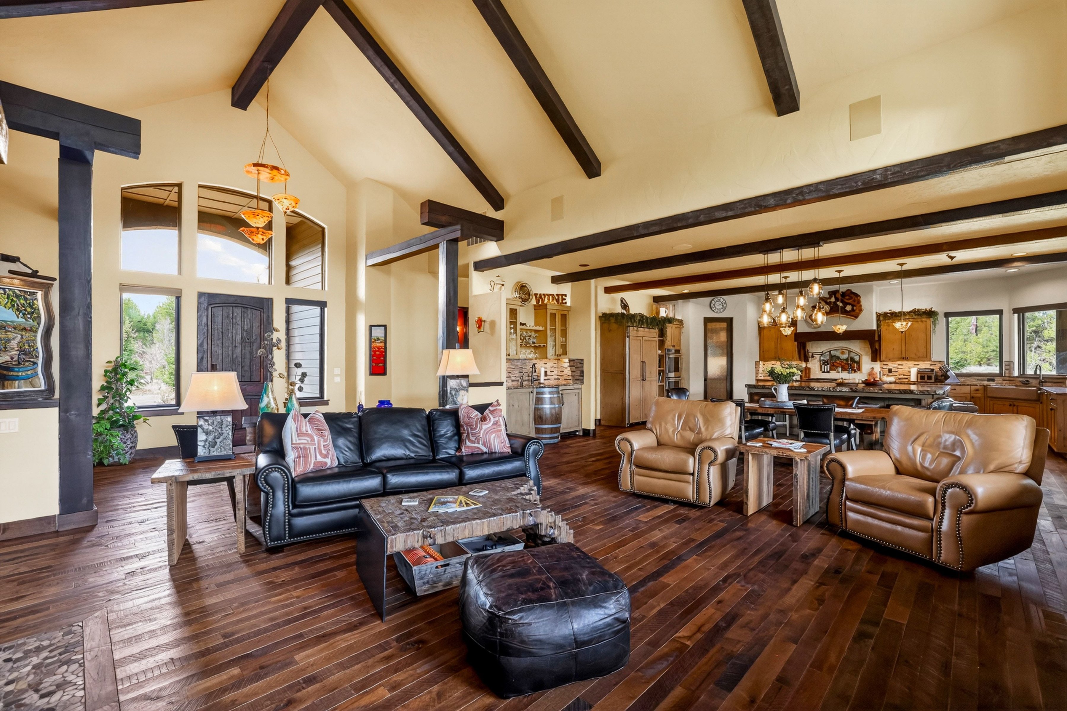  Stunning Home with Payette River Frontage on 2.66 Acres in McCall, Idaho - 物件實景