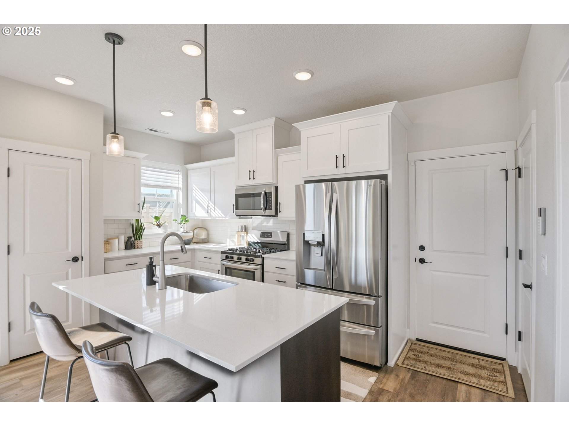 Hillsboro, Oregon, 97123, United States, 3 Bedrooms Bedrooms, ,2 BathroomsBathrooms,Residential,For Sale,1967879