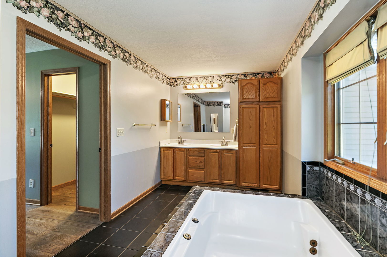 Custer Park, Illinois, 60481, United States, 4 Bedrooms Bedrooms, ,3 BathroomsBathrooms,Residential,For Sale,1977920