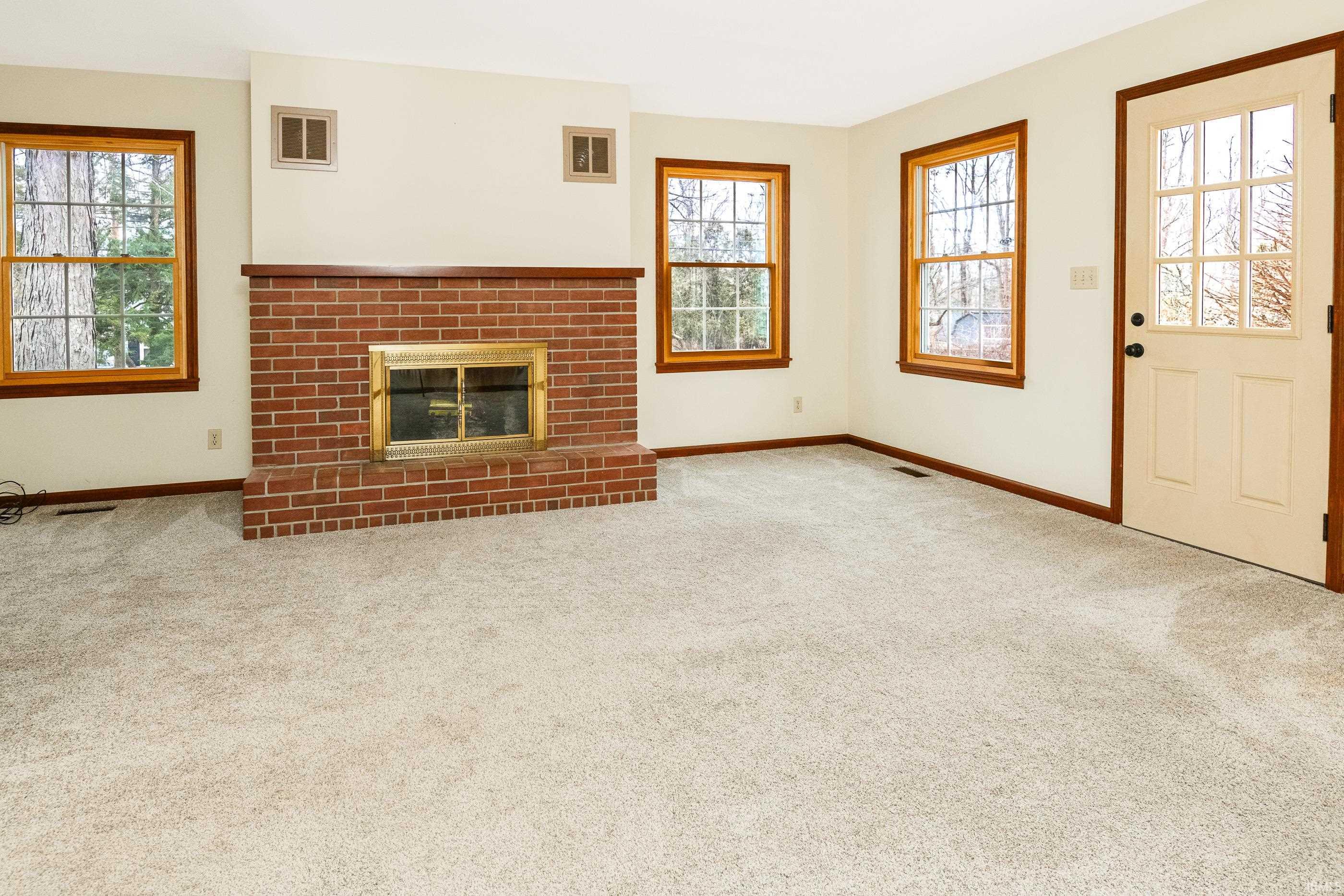 Bloomington, Indiana, 47401, United States, 3 Bedrooms Bedrooms, ,2 BathroomsBathrooms,Residential,For Sale,1982502