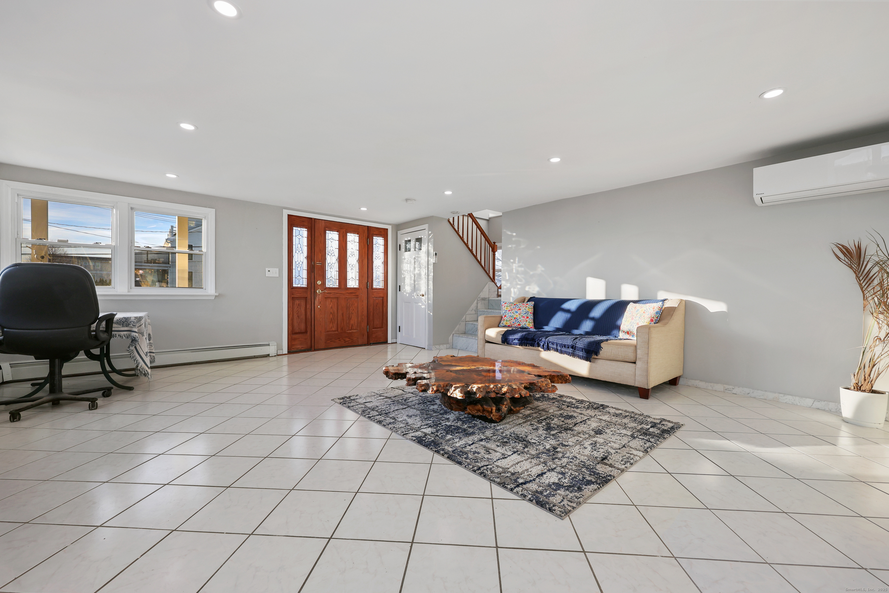 Stratford, Connecticut, 06615, United States, 4 Bedrooms Bedrooms, ,3 BathroomsBathrooms,Residential,For Sale,2003243