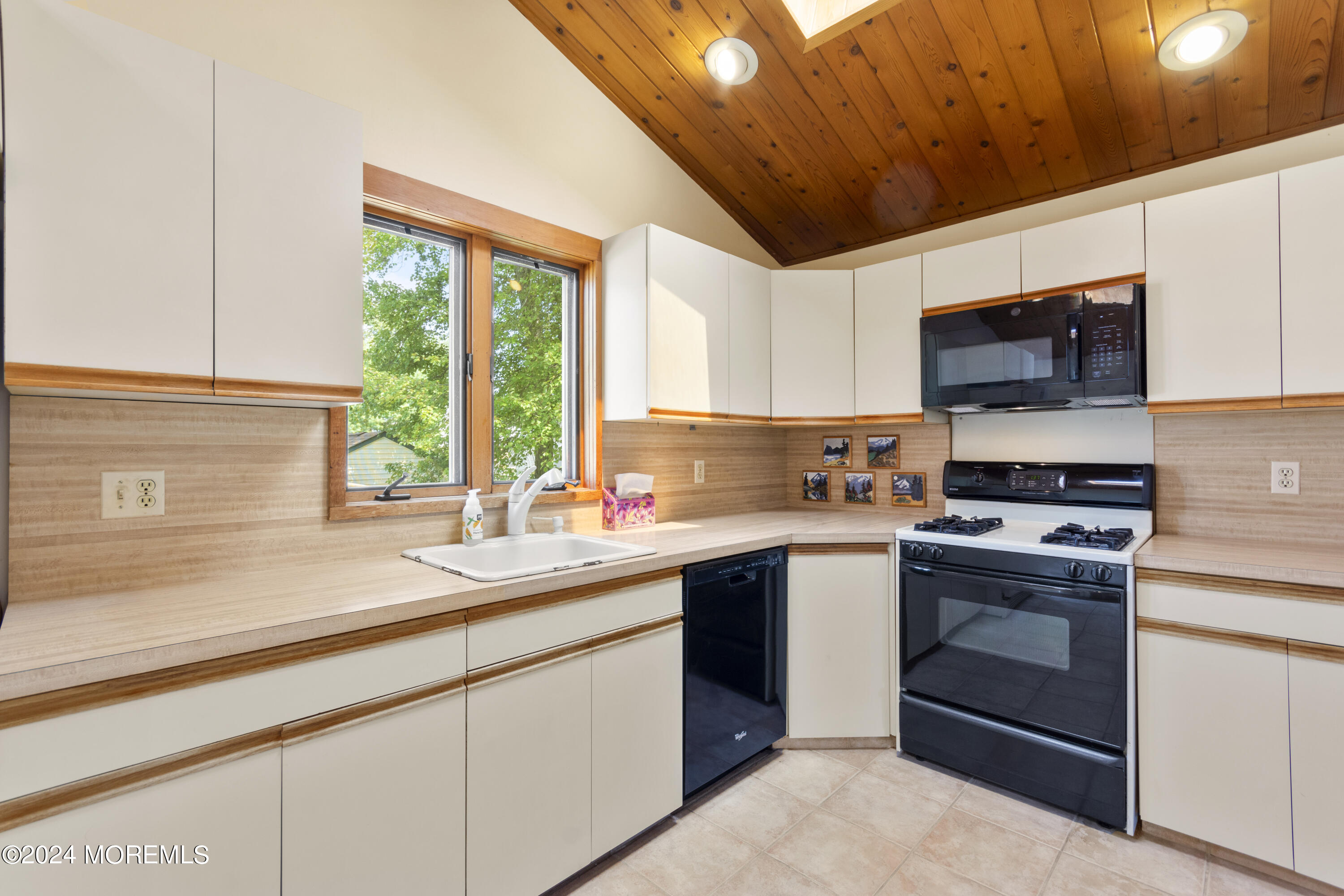 Old Bridge, New Jersey, 08857, United States, 3 Bedrooms Bedrooms, ,2 BathroomsBathrooms,Residential,For Sale,1872479