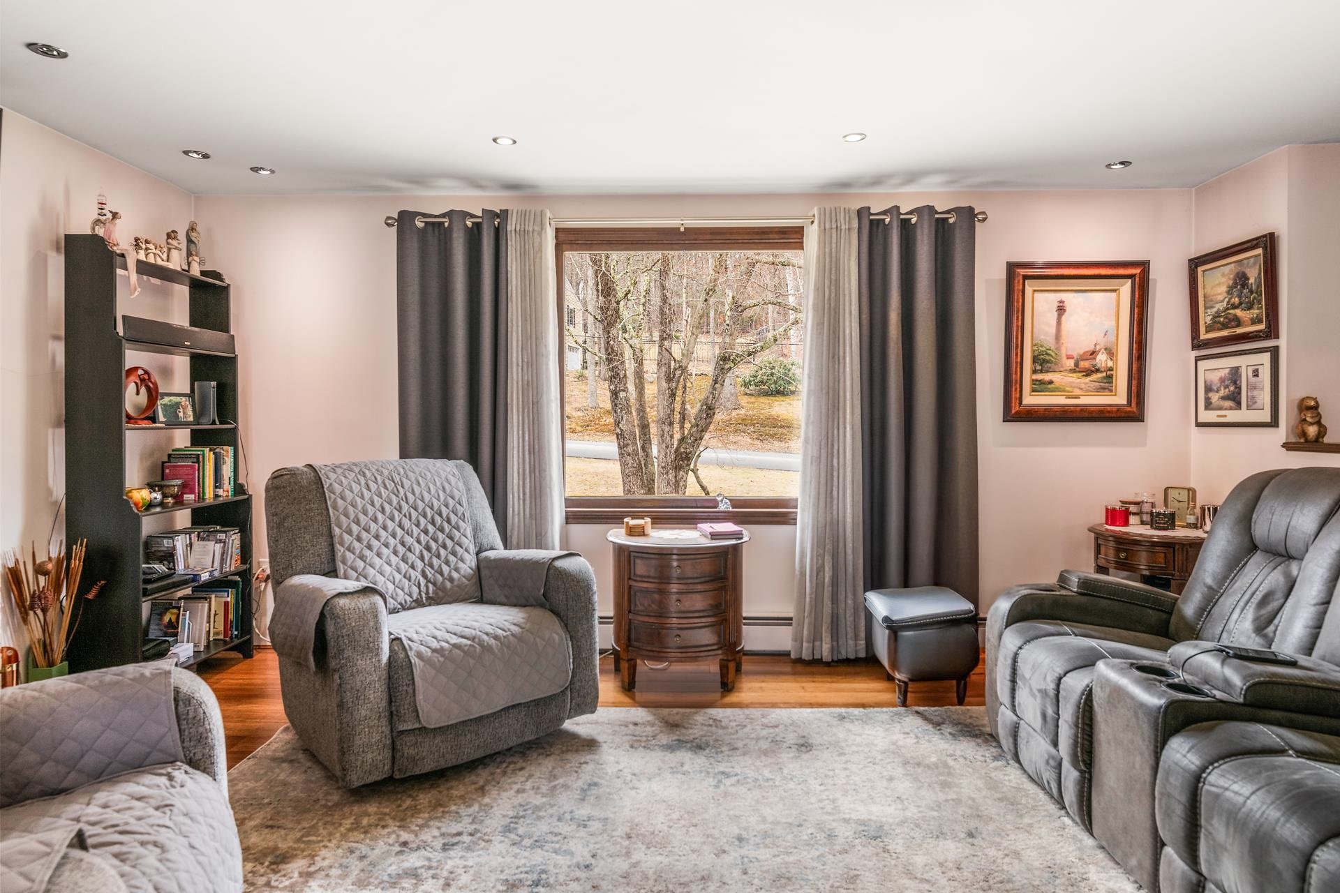 Derry, New Hampshire, 03038, United States, 3 Bedrooms Bedrooms, ,2 BathroomsBathrooms,Residential,For Sale,1935840