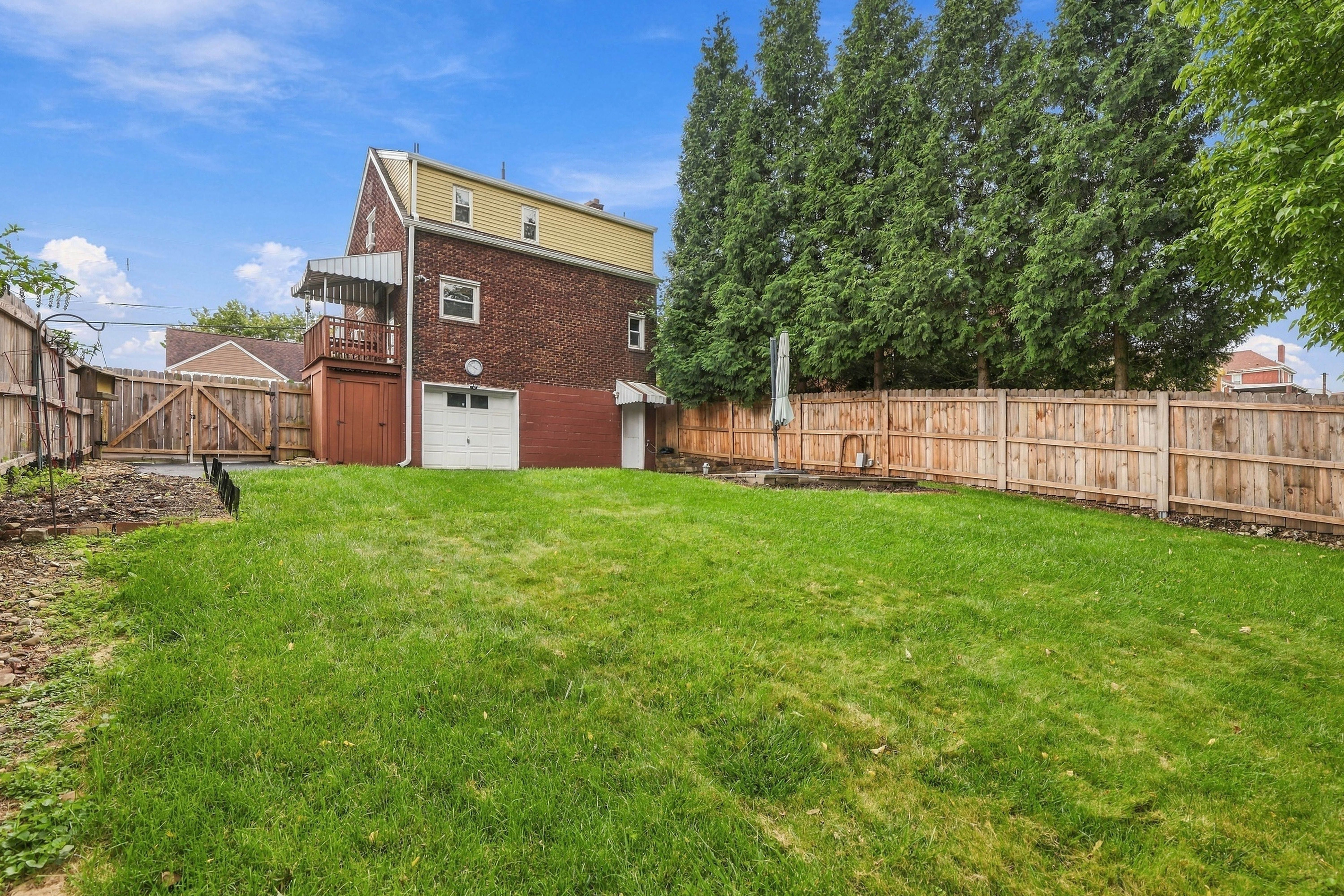  715 Maple Street, West Mifflin, PA 15122 - 物件實景