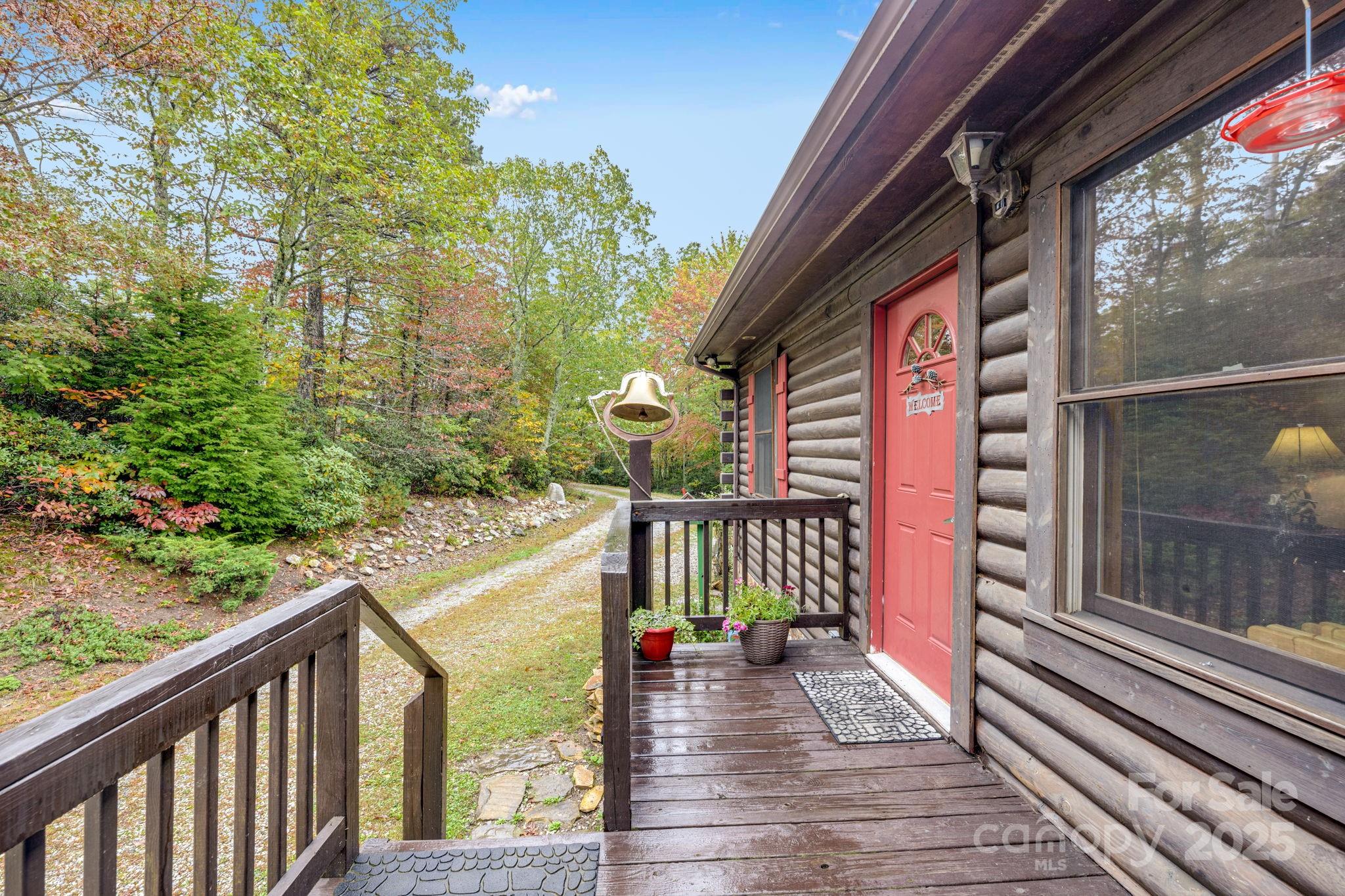 Spruce Pine, North Carolina, 28777, United States, 3 Bedrooms Bedrooms, ,3 BathroomsBathrooms,Residential,For Sale,1991683