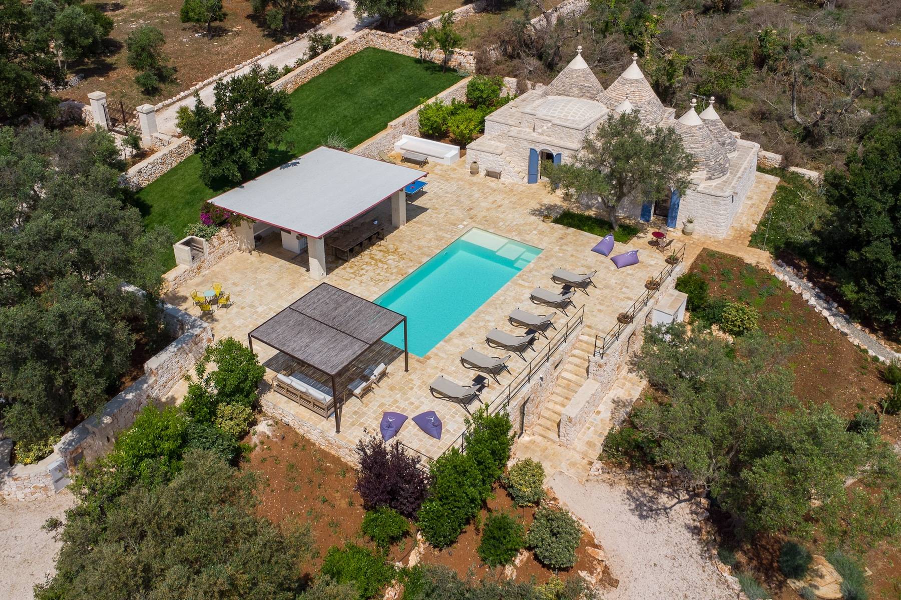  Exclusive complex of trulli with pool surrounded by greenery - 物件實景