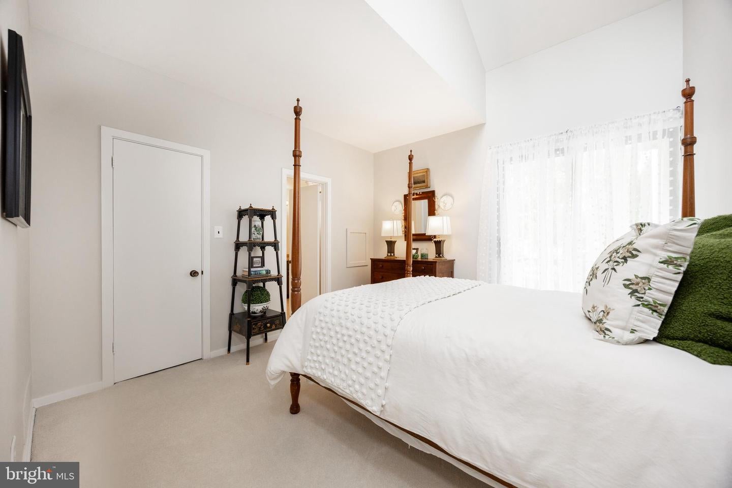 DEVON, Pennsylvania, 19333, United States, 2 Bedrooms Bedrooms, ,3 BathroomsBathrooms,Residential,For Sale,1980248