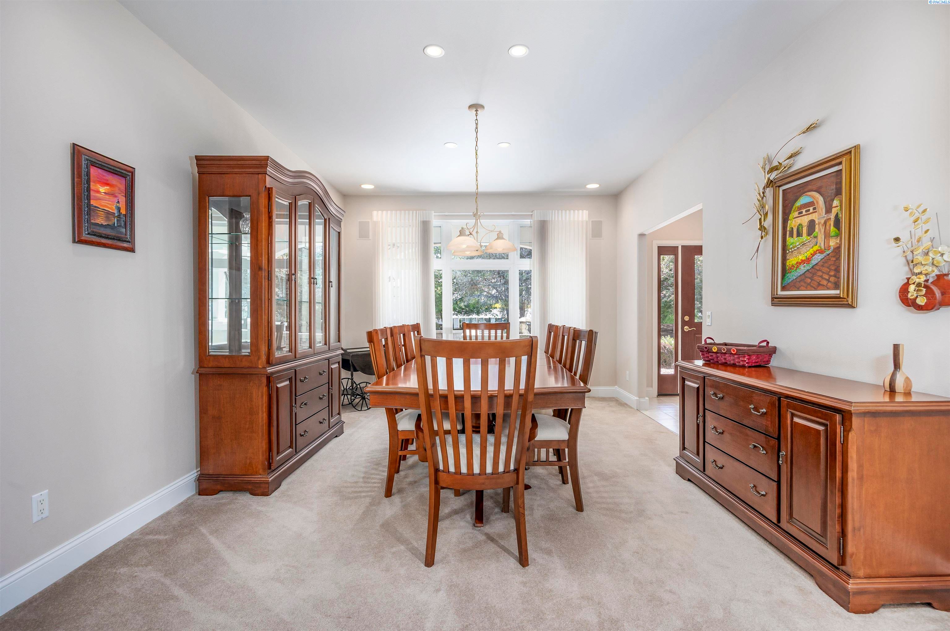 Pasco, Washington, 99301, United States, 3 Bedrooms Bedrooms, ,3 BathroomsBathrooms,Residential,For Sale,1979985