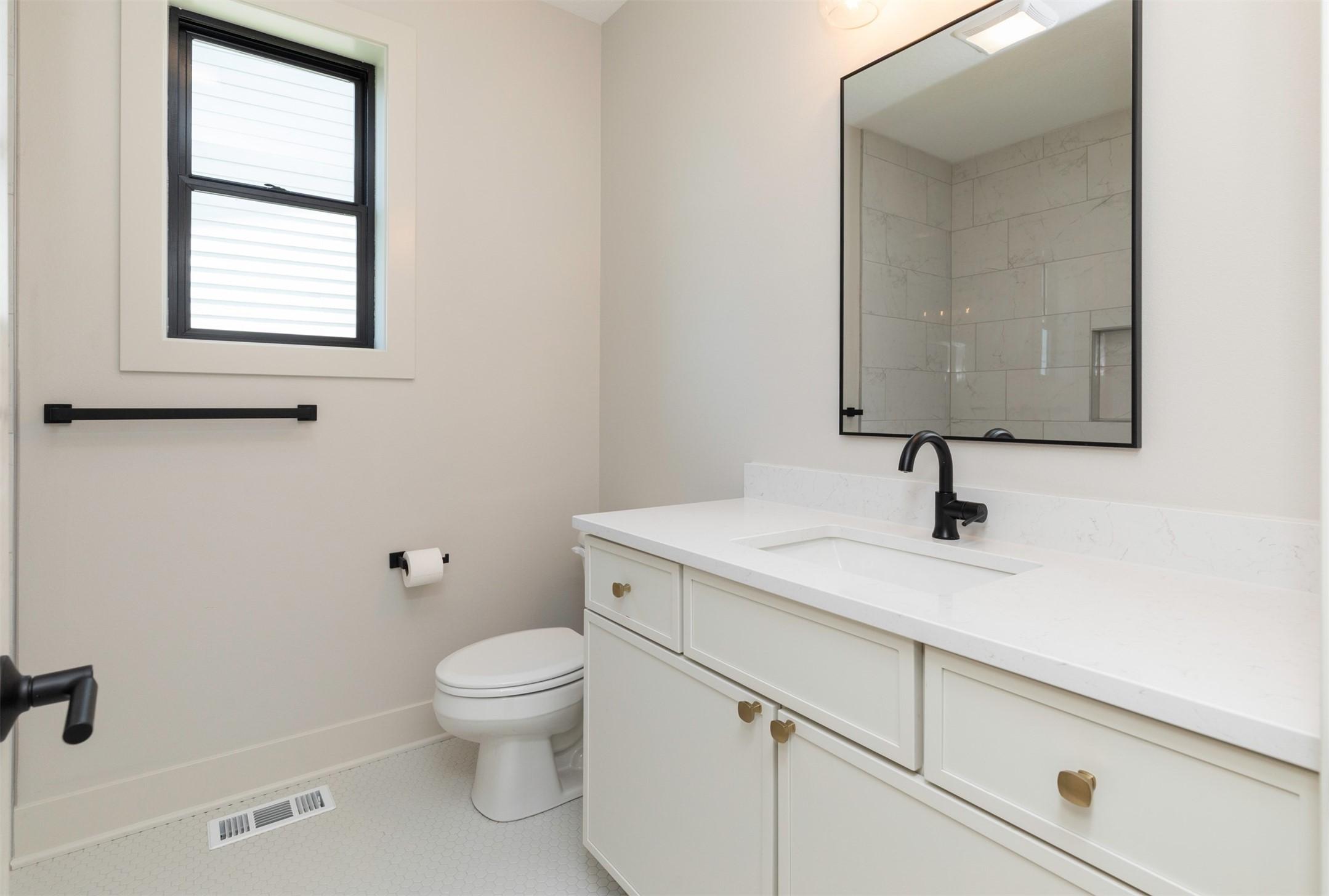 Clive, Iowa, 50325, United States, 5 Bedrooms Bedrooms, ,3 BathroomsBathrooms,Residential,For Sale,1910418
