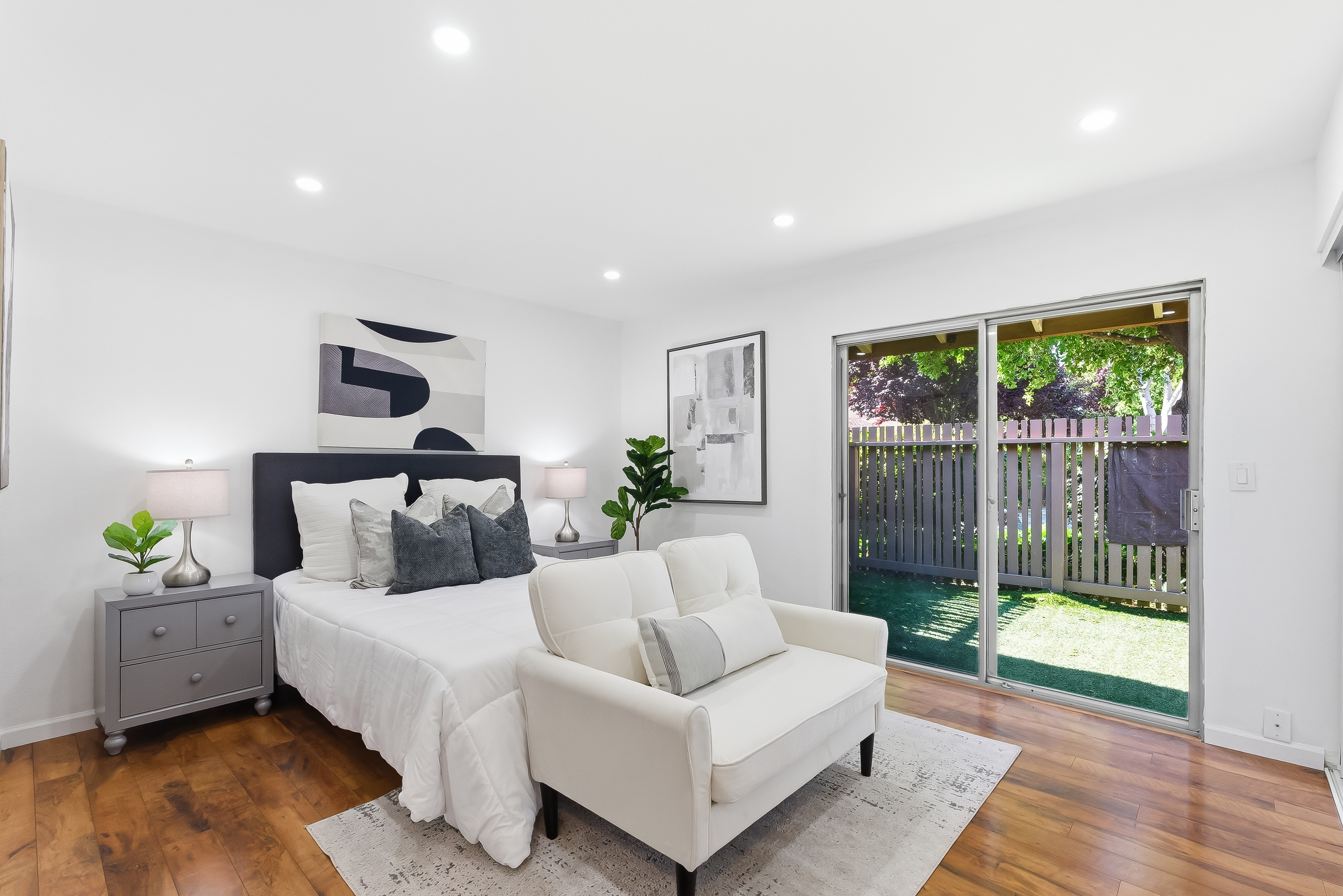  Rare One-Story End Unit Condo - 物件實景
