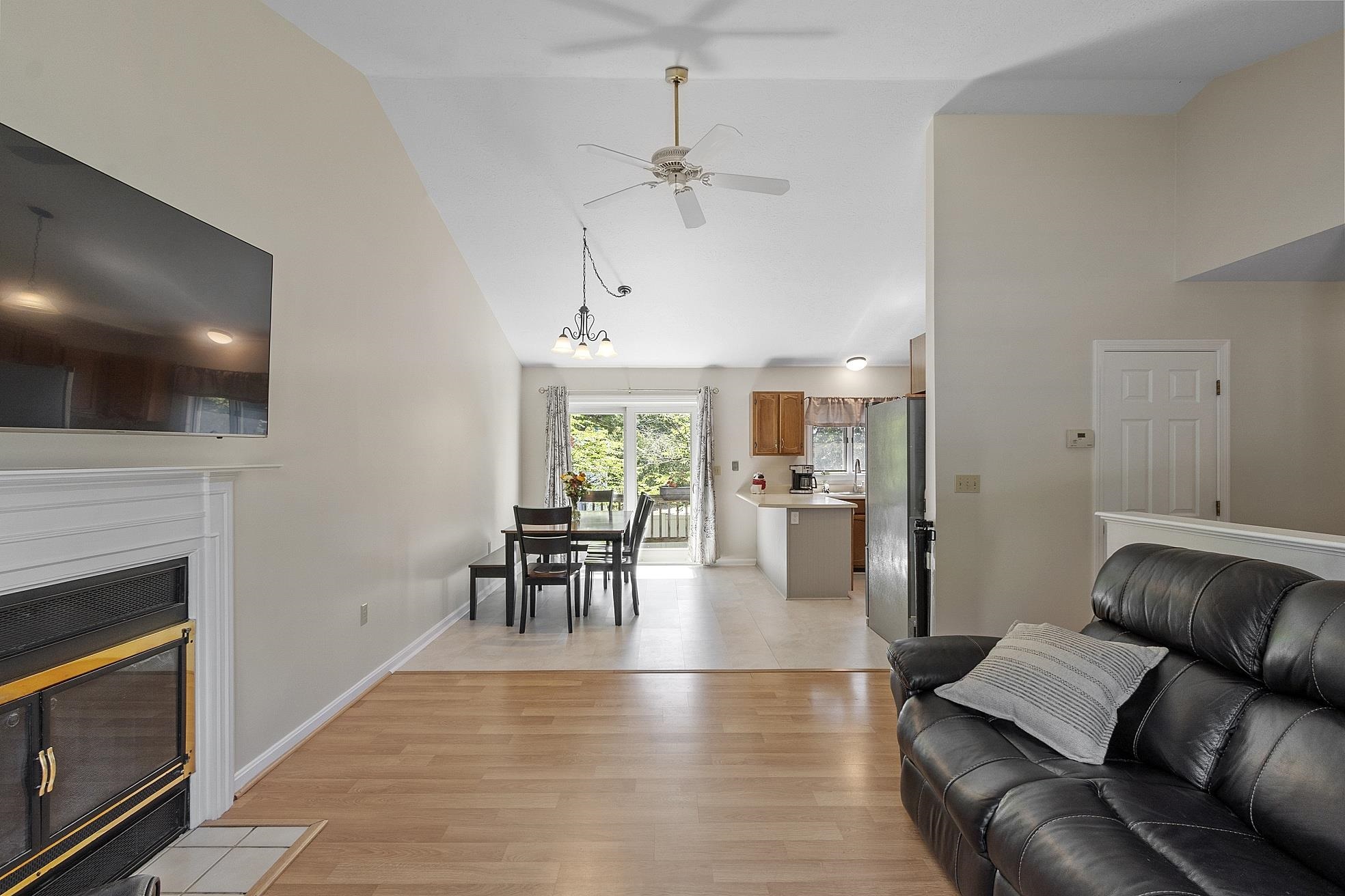 Nashua, New Hampshire, 03062, United States, 3 Bedrooms Bedrooms, ,1 BathroomBathrooms,Residential,For Sale,1942158