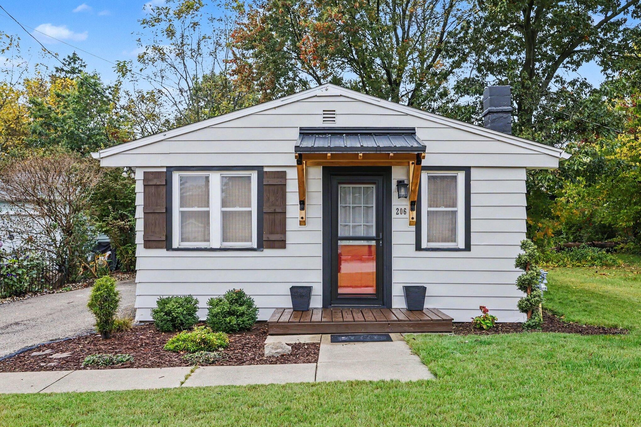 Ward Ave, Saint Joseph, MI 49085