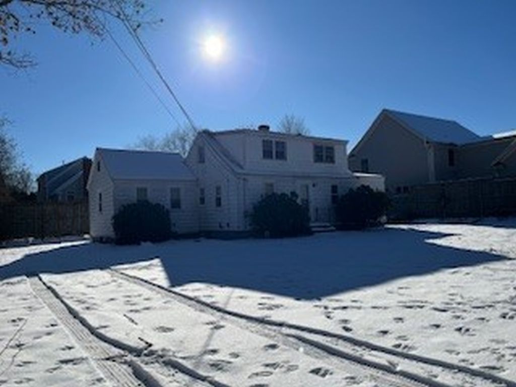 Portsmouth, New Hampshire, 03901, United States, 3 Bedrooms Bedrooms, ,1 BathroomBathrooms,Residential,For Sale,2005632