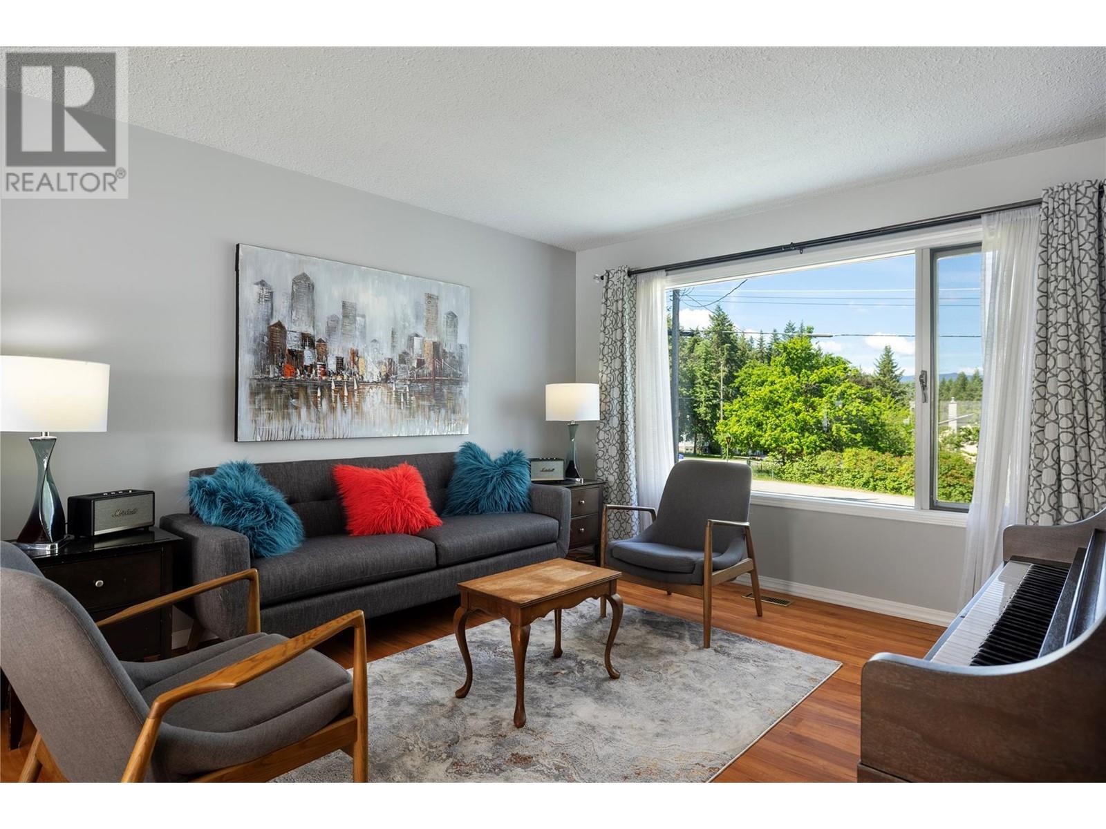 SPALLUMCHEEN, British Columbia, V4Y 0S8, CA, 5 Bedrooms Bedrooms, ,2 BathroomsBathrooms,Residential,For Sale,1950720