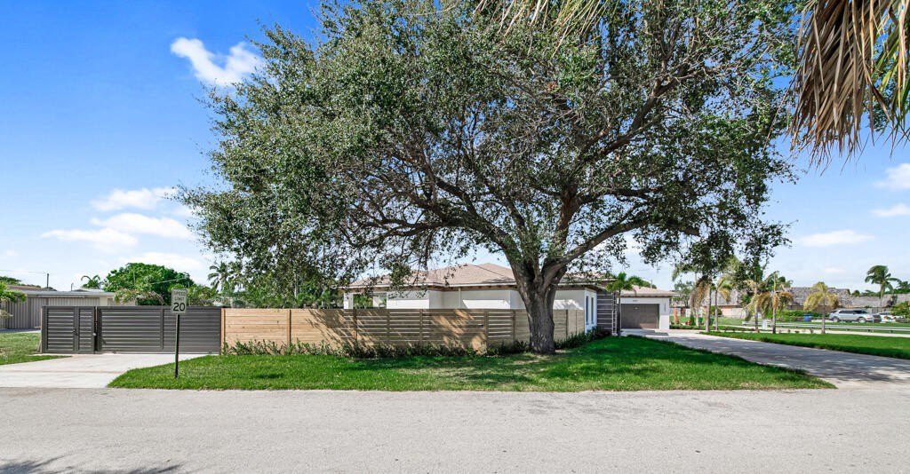 Palm Springs, Florida, 33461, United States, 4 Bedrooms Bedrooms, ,5 BathroomsBathrooms,Residential,For Sale,1835597