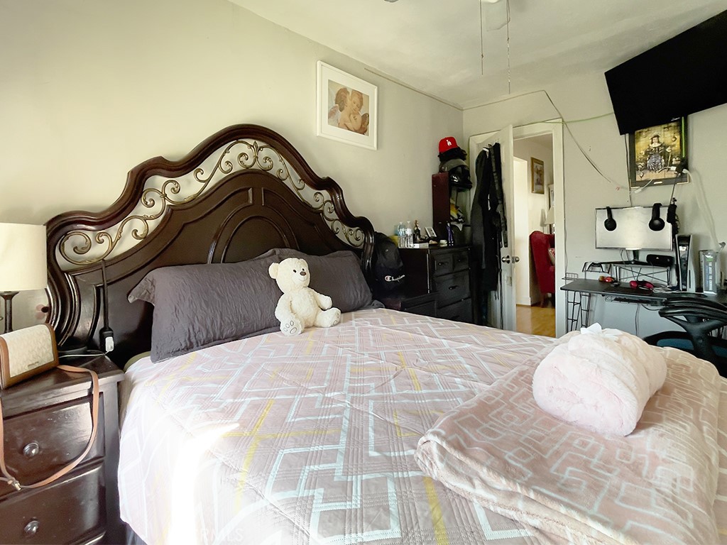 Los Angeles, California, 90065, United States, 3 Bedrooms Bedrooms, ,1 BathroomBathrooms,Residential,For Sale,1869381