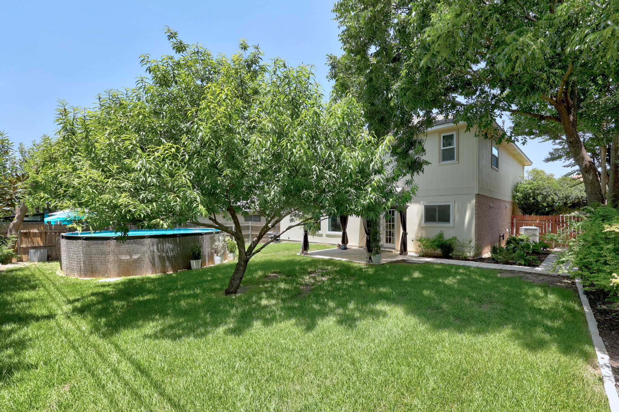  Updated home with pool in Round Rock - 物件實景