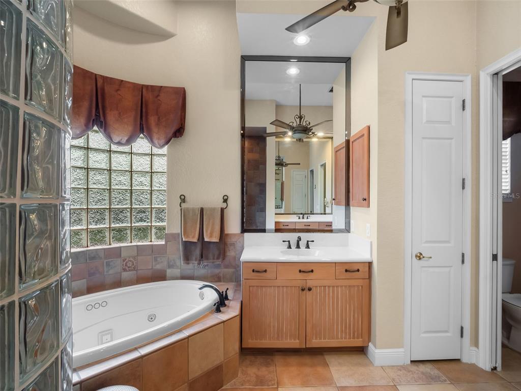 Orlando, Florida, 32836, United States, 4 Bedrooms Bedrooms, ,4 BathroomsBathrooms,Residential,For Sale,1901354