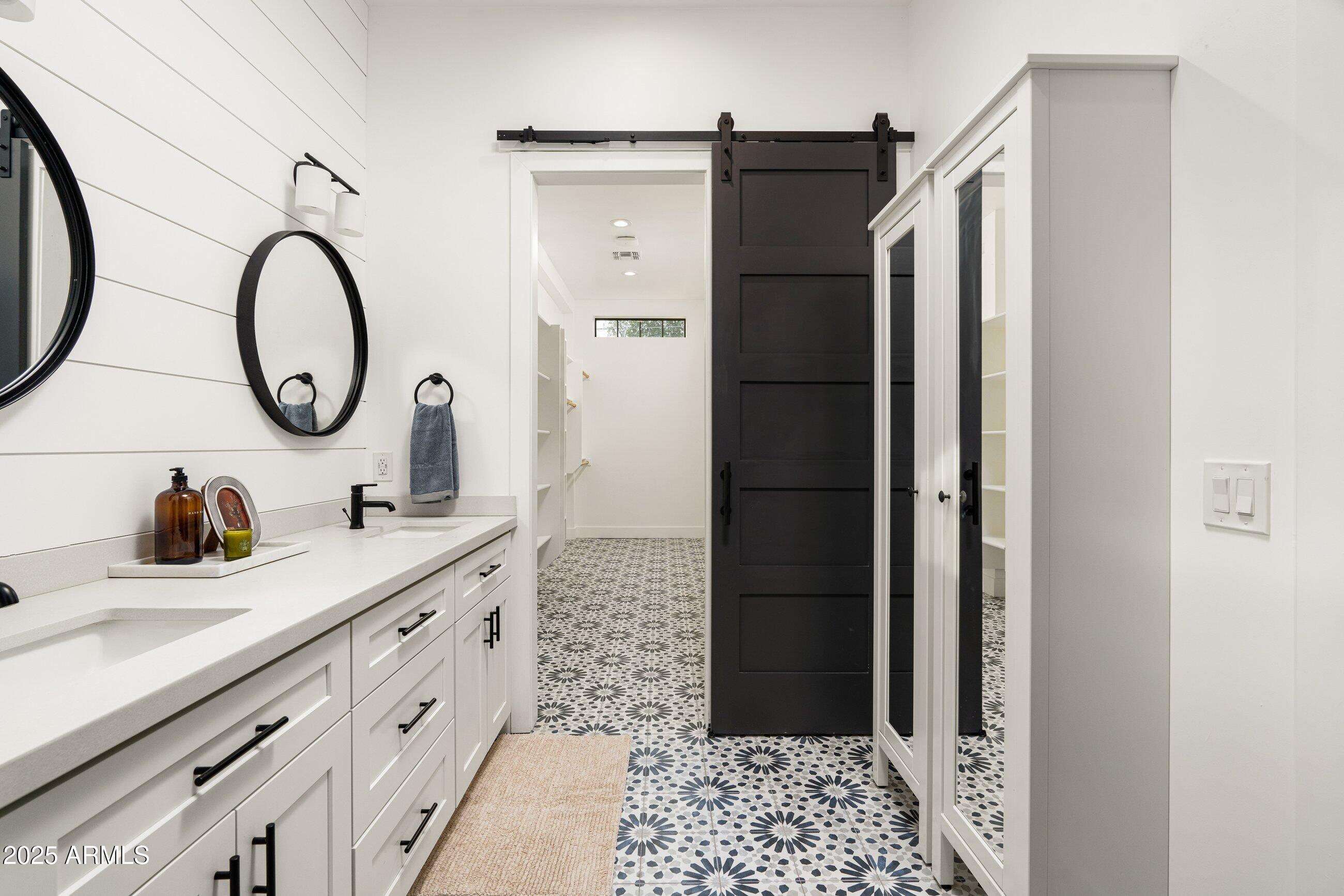 Phoenix, Arizona, 85018, United States, 4 Bedrooms Bedrooms, ,4 BathroomsBathrooms,Residential,For Sale,1993183