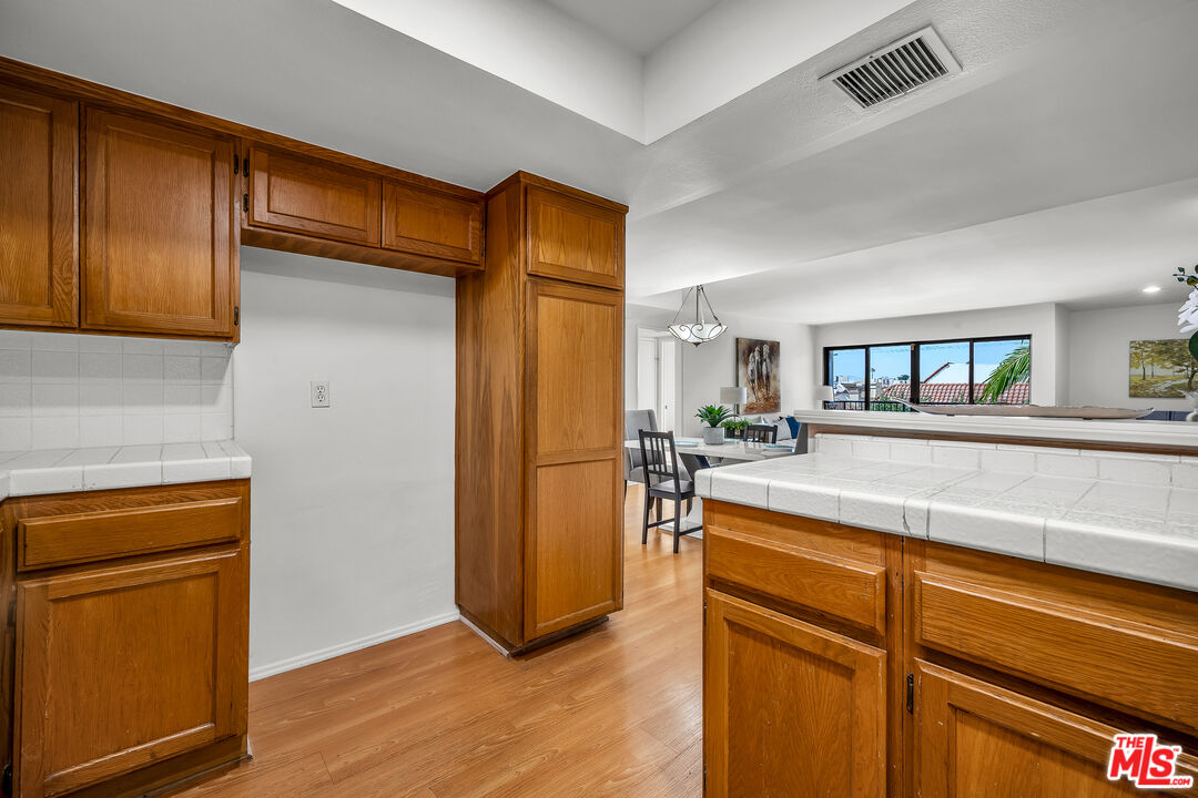 Sherman Oaks, California, 91403, United States, 3 Bedrooms Bedrooms, ,2 BathroomsBathrooms,Residential,For Sale,1989603