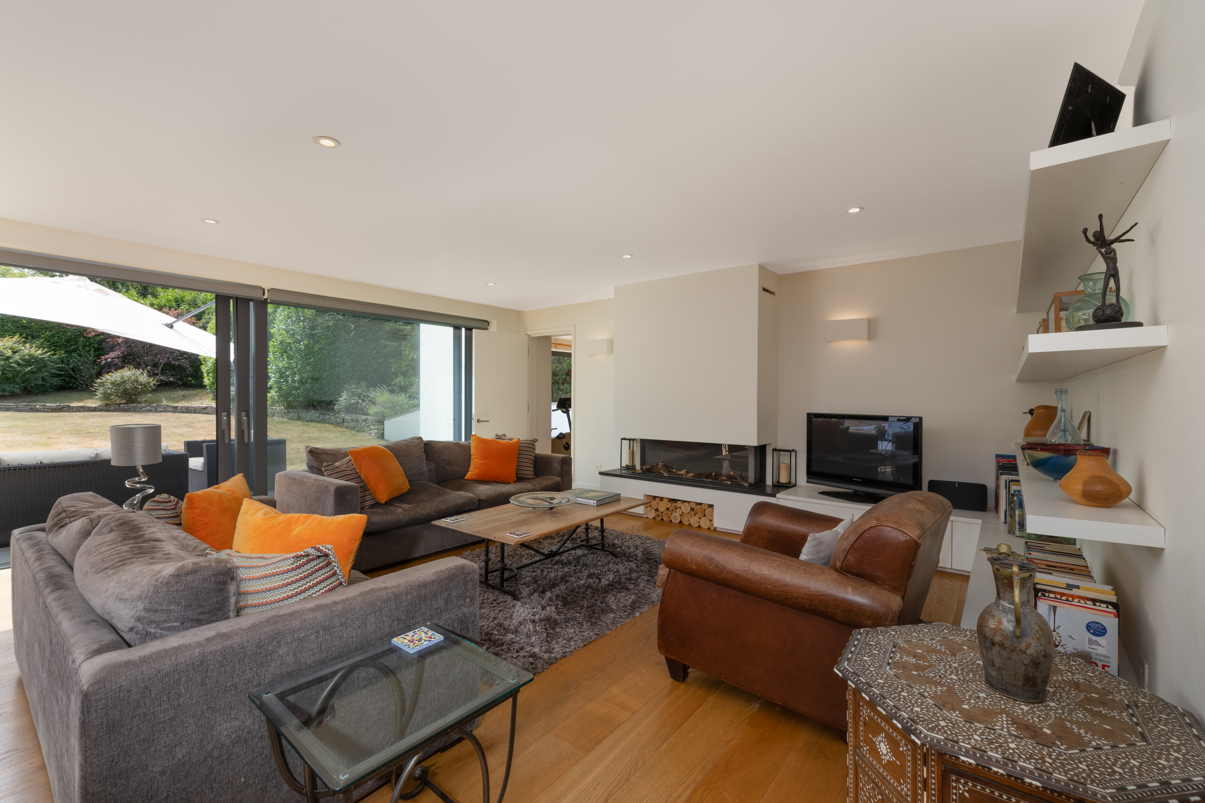  A detached modern six bedroom family house located on the private Coombe Estate - 物件實景