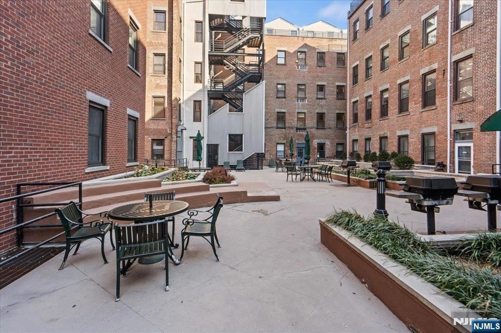Jersey City, New Jersey, 07302, United States, 2 Bedrooms Bedrooms, ,2 BathroomsBathrooms,Residential,For Sale,1927201