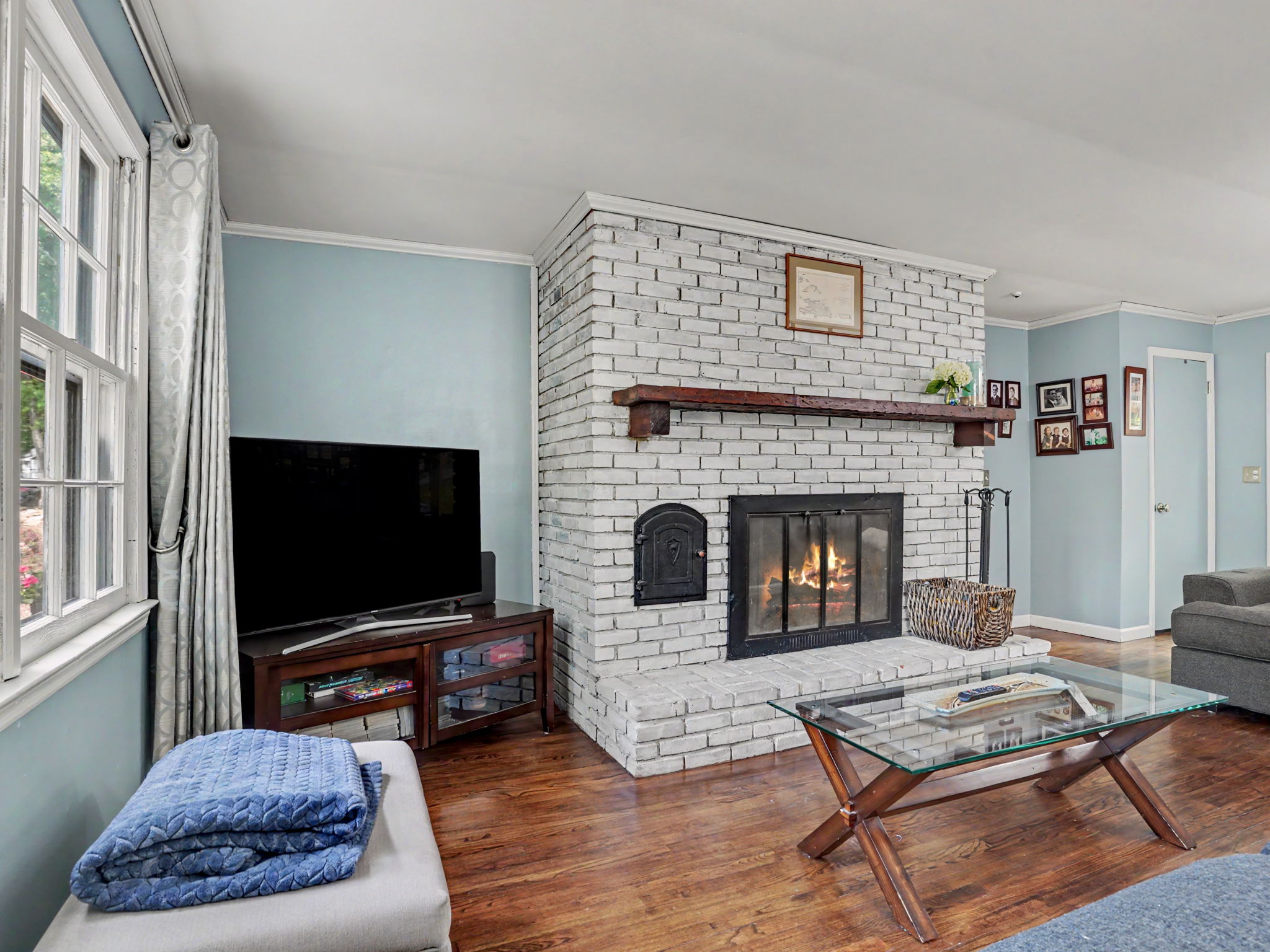  Hilltop Lake Hills Oasis with Renovated Chef