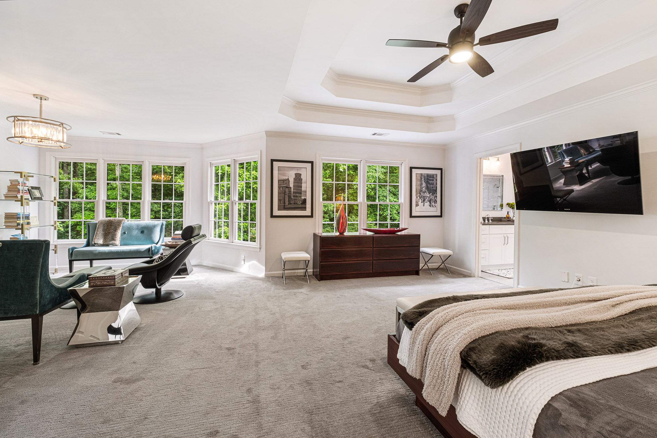  Situated on a Lush, Professionally Landscaped, Flat Lot - 物件實景