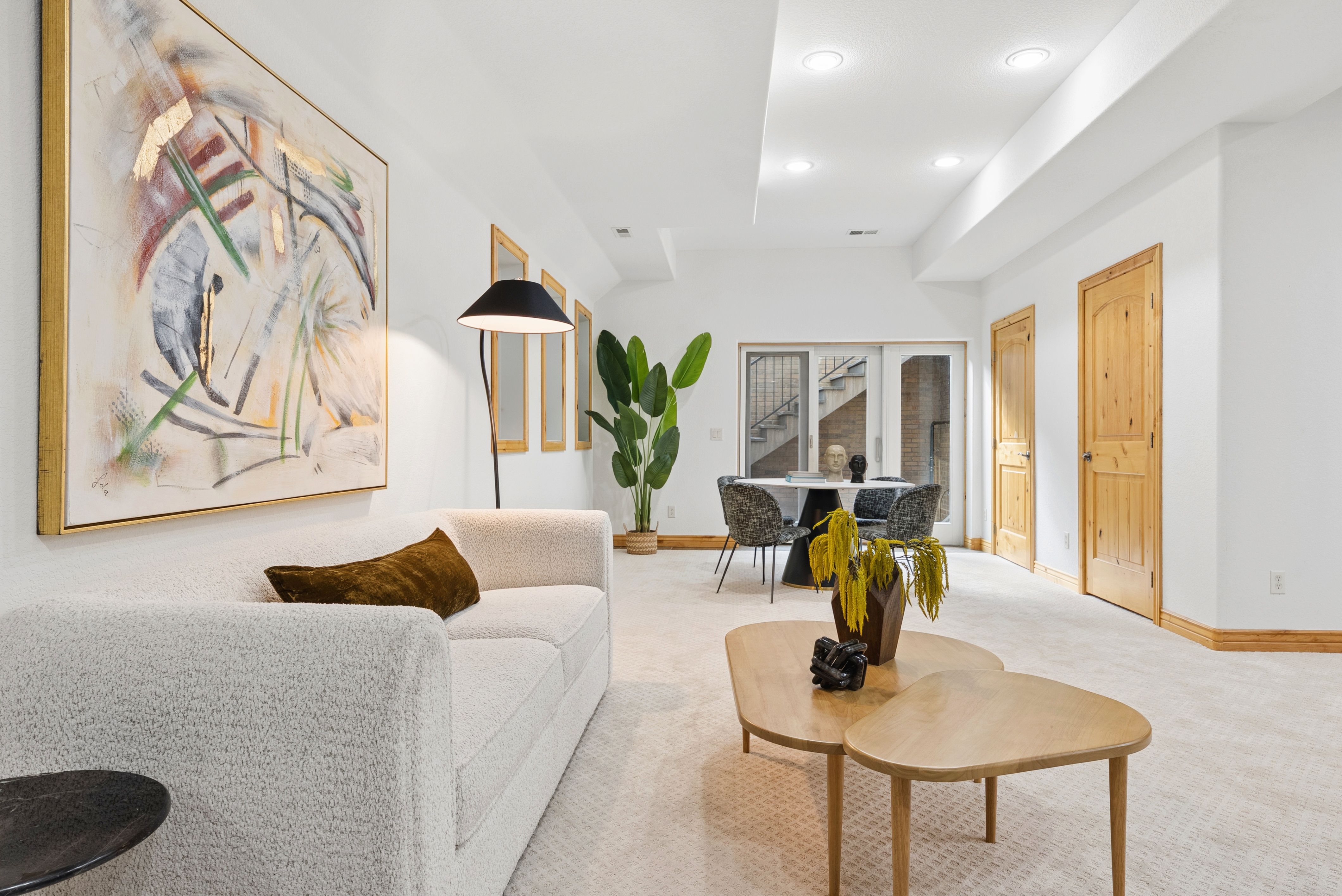  2895 S Cook Street  Finished Walkout Home - 物件實景