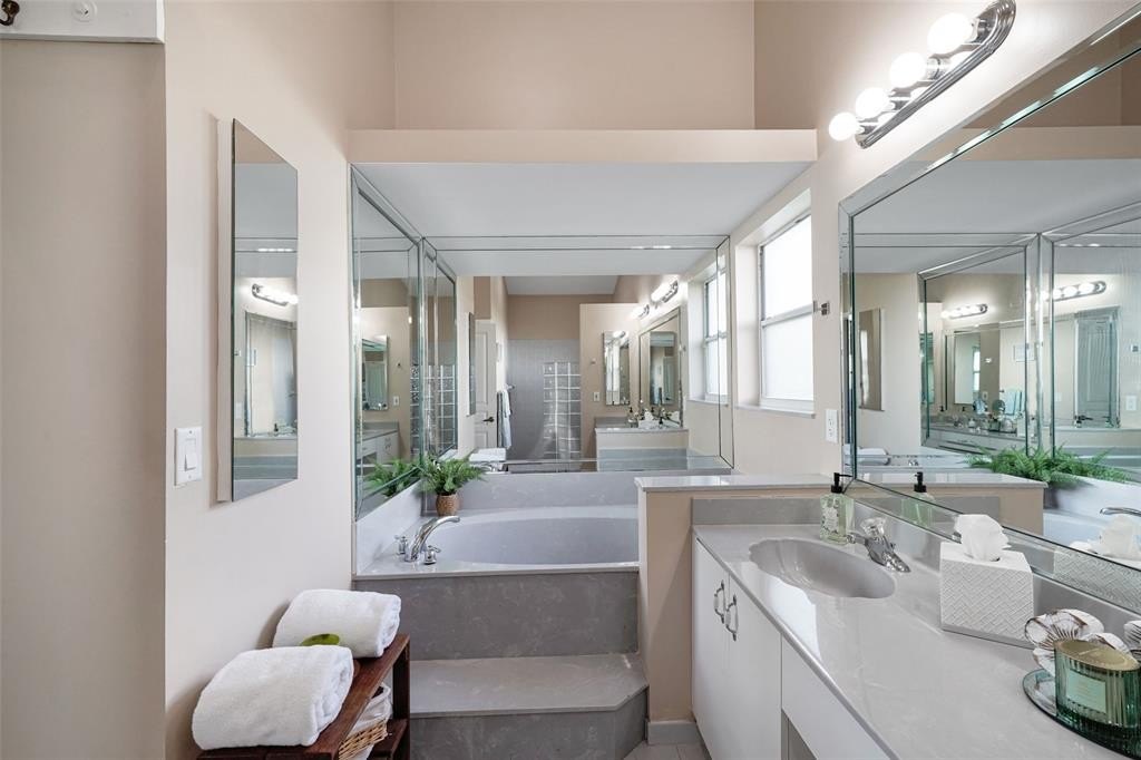 Davie, Florida, 33324, United States, 4 Bedrooms Bedrooms, ,3 BathroomsBathrooms,Residential,For Sale,1975060