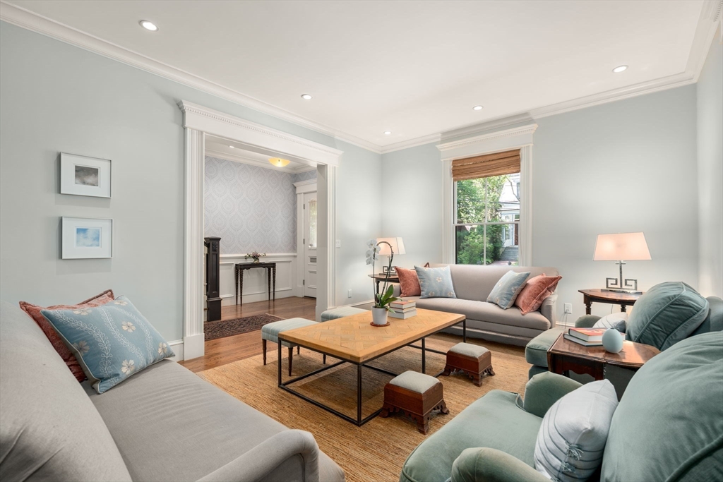 Cambridge, Massachusetts, 02140, United States, 4 Bedrooms Bedrooms, ,4 BathroomsBathrooms,Residential,For Sale,1947050