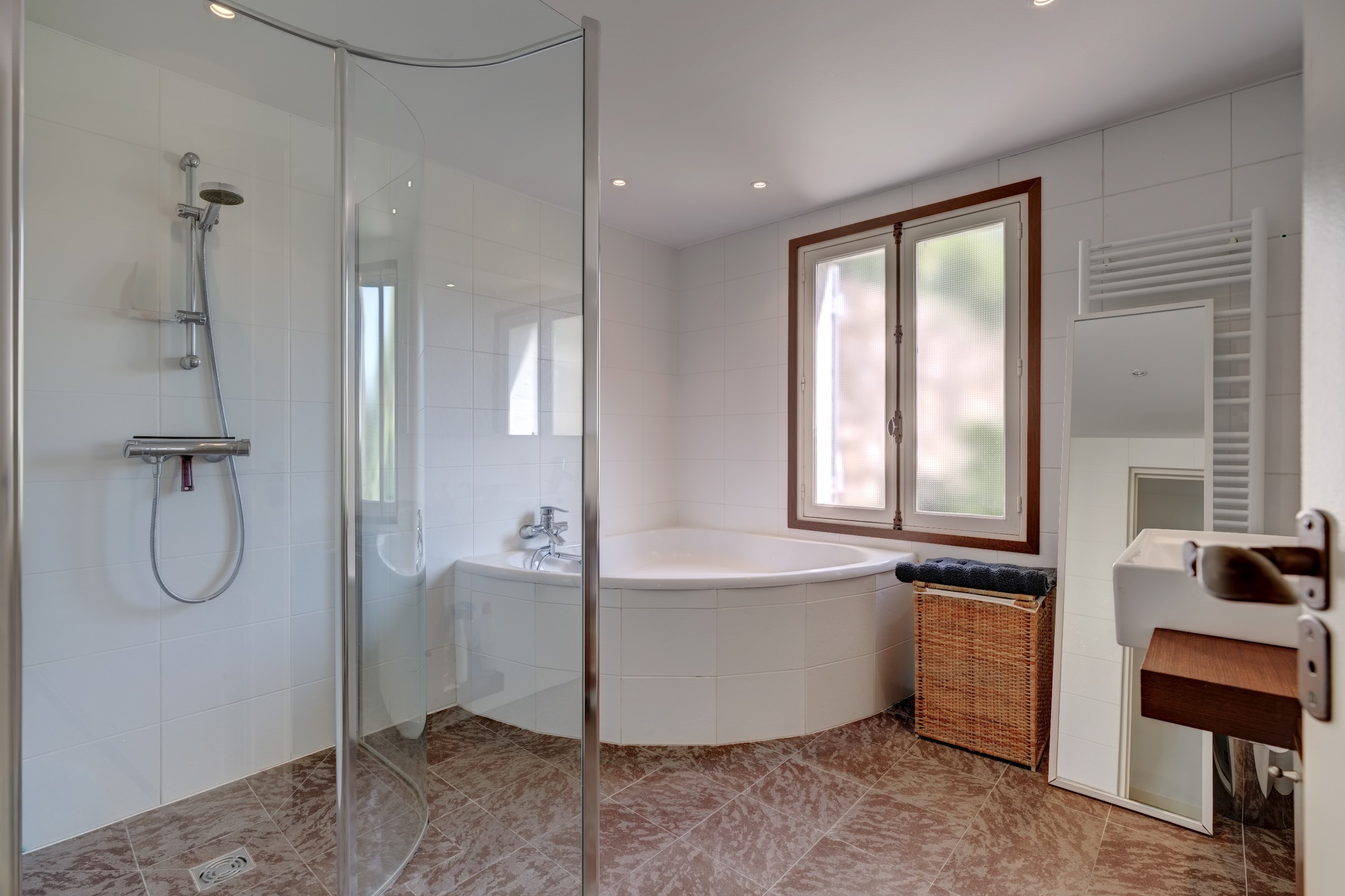  Golfe Juan, contemporary Provençal villa with pool and panoramic sea views - 物件實景