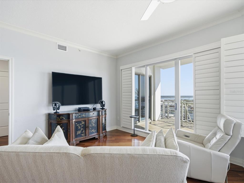 Tampa, Florida, 33602, United States, 2 Bedrooms Bedrooms, ,3 BathroomsBathrooms,Residential,For Sale,2003019