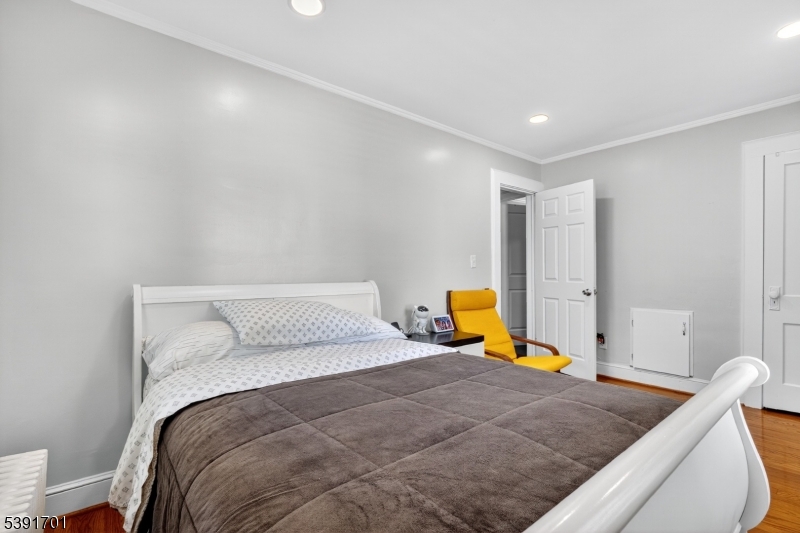 Roselle Park Boro, New Jersey, 07204, United States, 4 Bedrooms Bedrooms, ,3 BathroomsBathrooms,Residential,For Sale,1970229