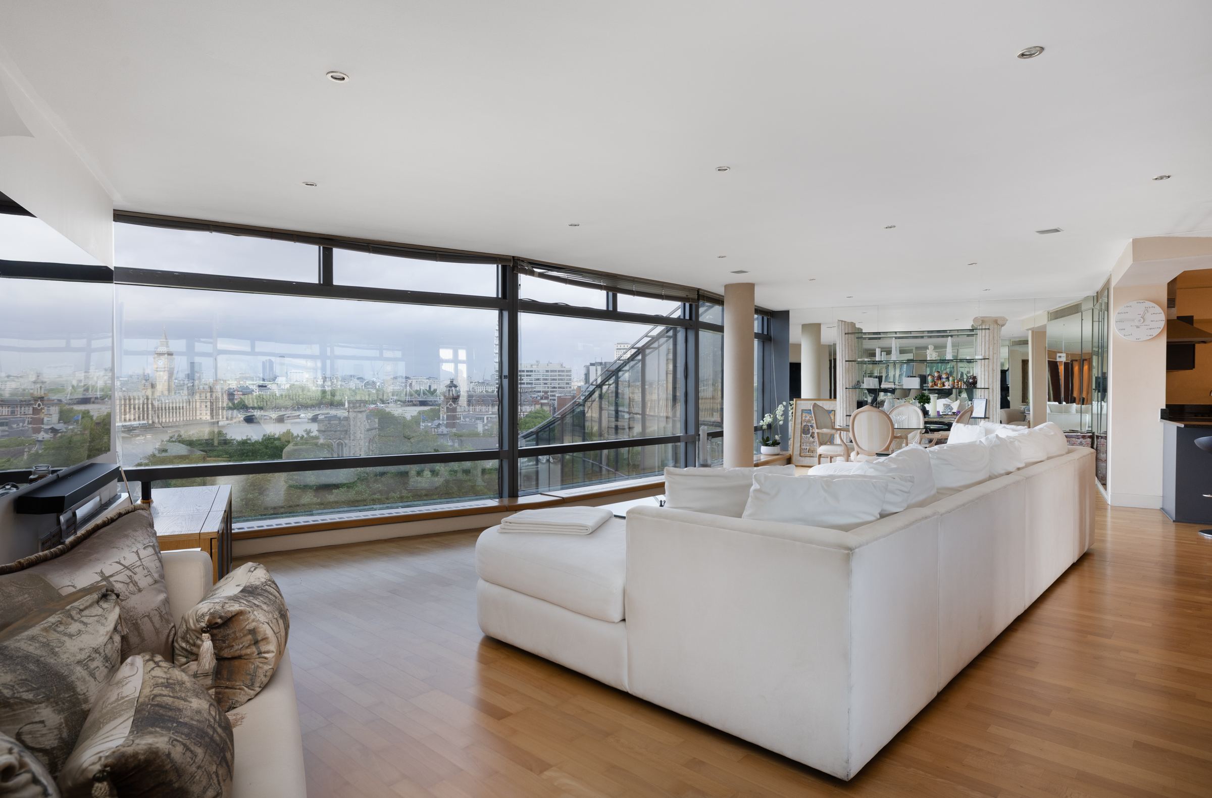  A Riverside Apartment with Views of Parliament - 物件實景