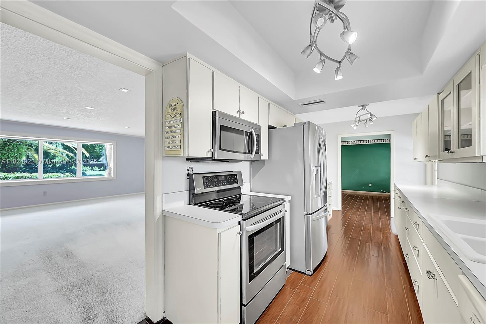 Coral Springs, Florida, 33065, United States, 4 Bedrooms Bedrooms, ,2 BathroomsBathrooms,Residential,For Sale,1866379