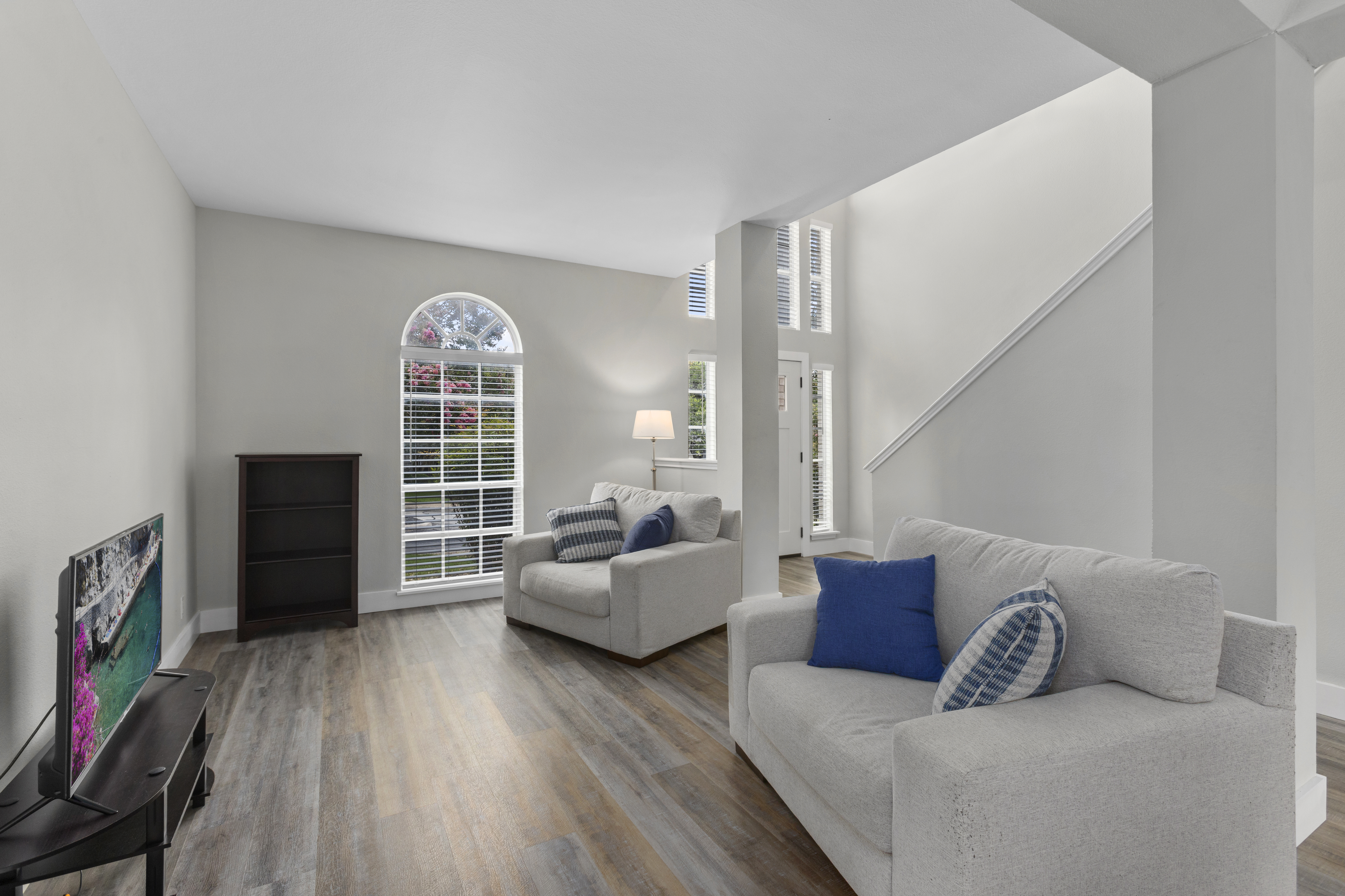 Modern Updates and Generous Living Spaces - 物件實景