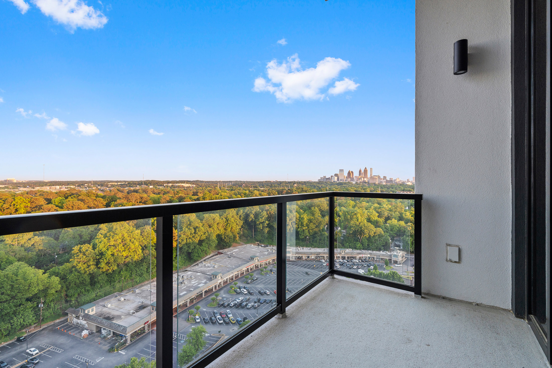  Stunning 17th Floor Corner Unit with Architectural Upgrades - 物件實景