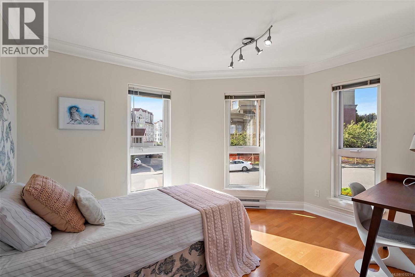VICTORIA, British Columbia, V9A 7M5, CA, 4 Bedrooms Bedrooms, ,4 BathroomsBathrooms,Residential,For Sale,1947216
