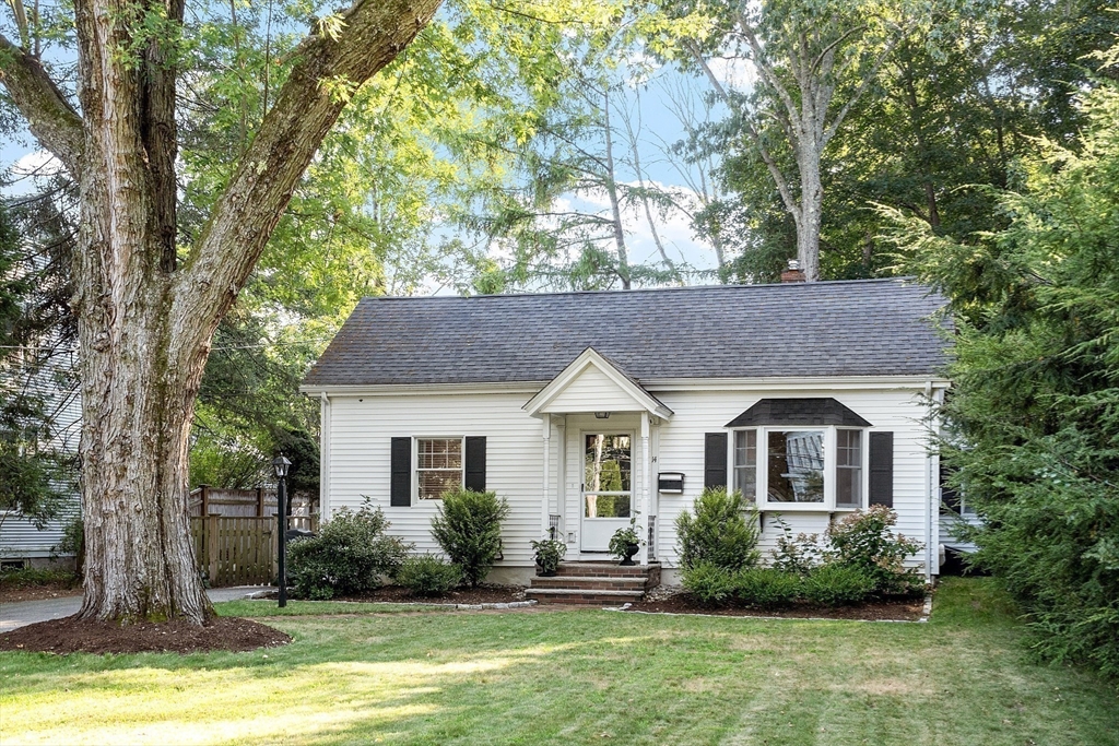 Andover, Massachusetts, 01810, United States, 2 Bedrooms Bedrooms, ,1 BathroomBathrooms,Residential,For Sale,1941591