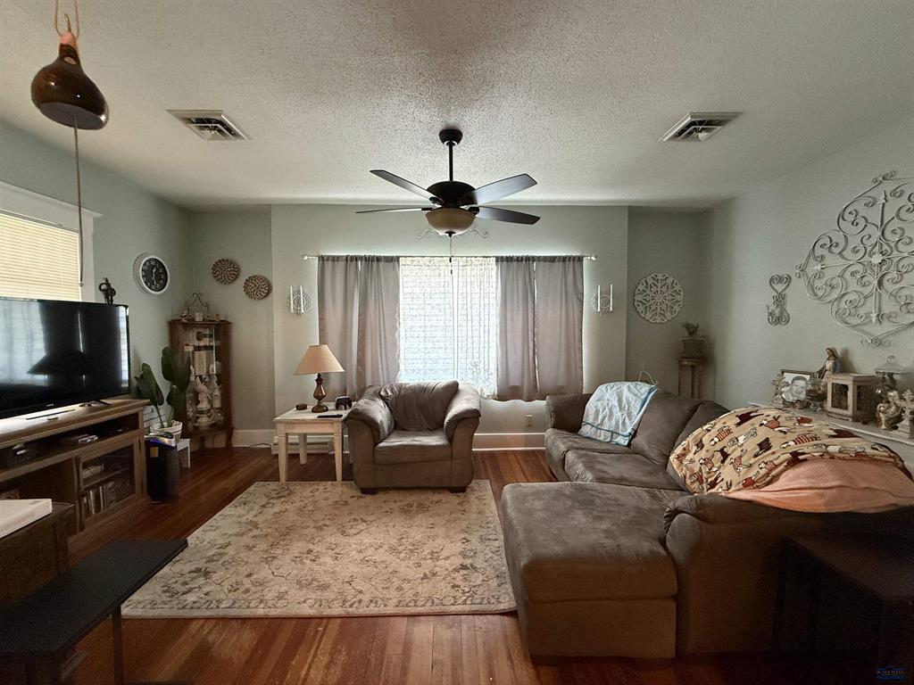 Hot Springs, South Dakota, 57747, United States, 5 Bedrooms Bedrooms, ,3 BathroomsBathrooms,Residential,For Sale,1928045
