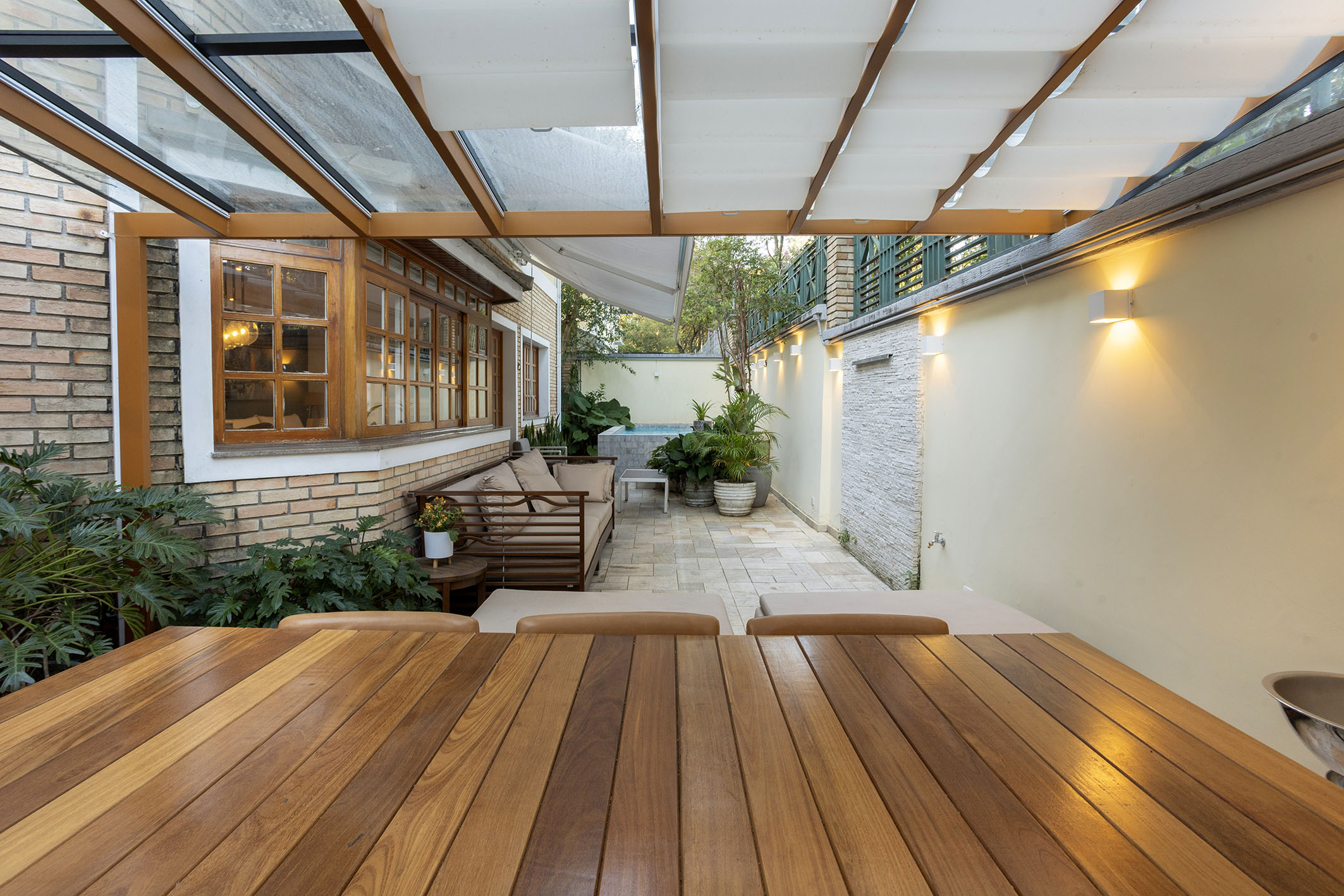  English-style residence surrounded by greenery in a gated condominium - 物件實景