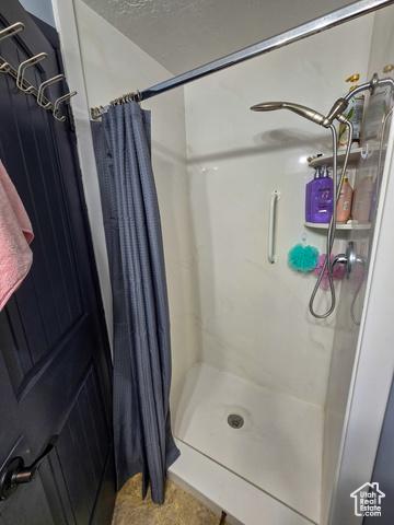 Bountiful, Utah, 84010, United States, 4 Bedrooms Bedrooms, ,3 BathroomsBathrooms,Residential,For Sale,1978564