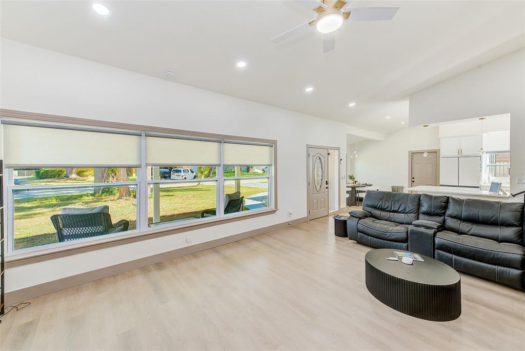 Largo, Florida, 33771, United States, 3 Bedrooms Bedrooms, ,2 BathroomsBathrooms,Residential,For Sale,1991349